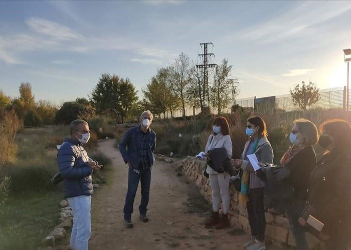 El Club de Lectura del Campus de Albacete visita el Jardín Botánico tras el rastro de Don Quijote