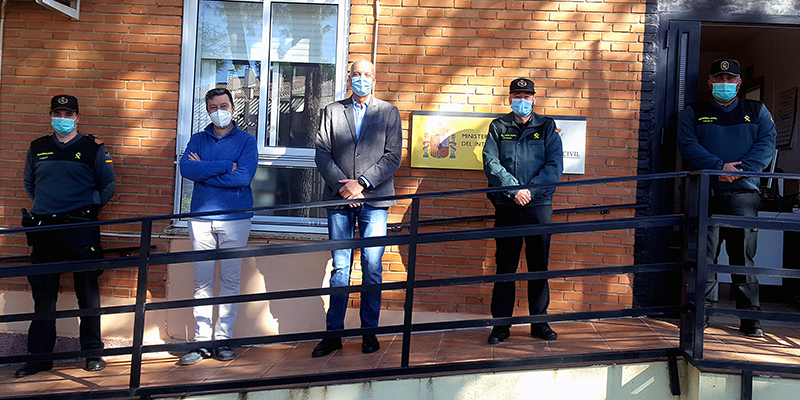 El subdelegado del Gobierno en Cuenca visita el cuartel de la Guardia Civil de Carrascosa del Campo