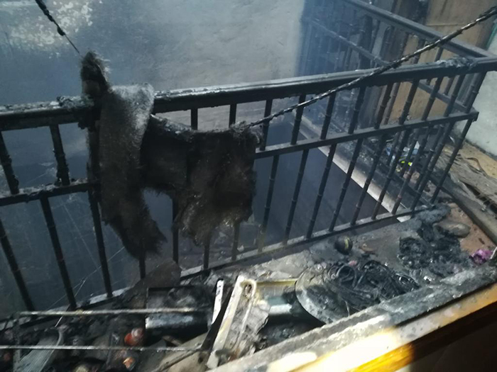 Un incendio calcina una casa, incluido el vehículo del garaje, en Quintanar del Rey
