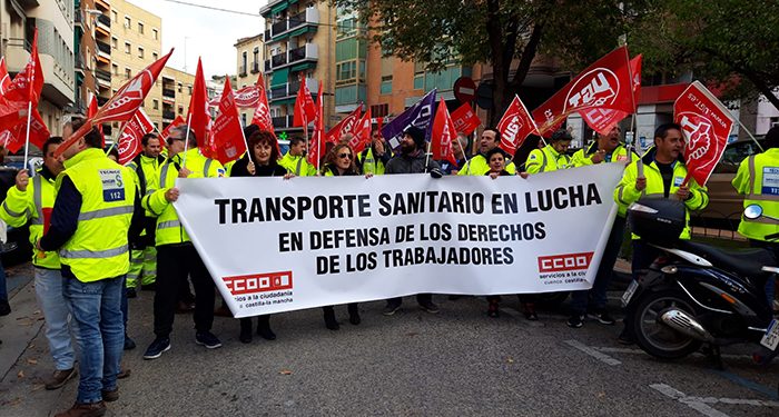 Nueva concentración frente a la delegación de la Junta de Comunidades del personal de “Ambulancias Cuenca UTE”