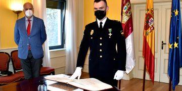 El subdelegado del Gobierno en Cuenca preside la jura del cargo de un nuevo oficial de la Comisaría Provincial de Policía Nacional