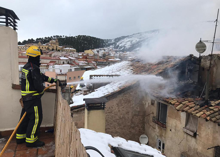 En torno a 15 horas duró la intervención de los Bomberos del Ayuntamiento de Cuenca en el incendio en las inmediaciones del Almudí