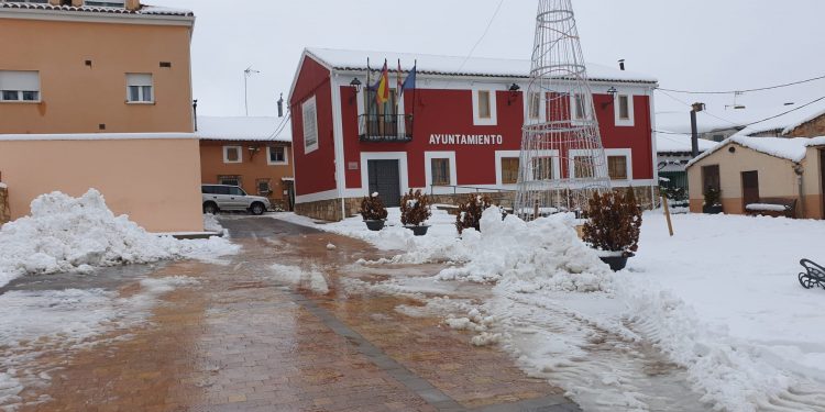 Fuentenava de Jábaga. Recuperado el servicio de energía eléctrica