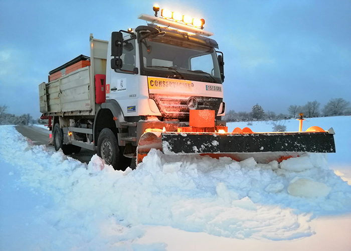 La Diputación de Cuenca ha movilizado 40 vehículos para limpiar de nieve que se acumula en la provincia