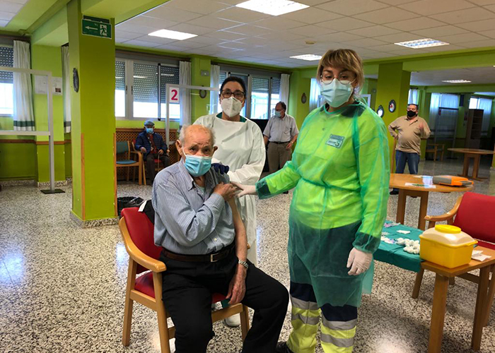 Los residentes y trabajadores de la Residencia Provincial de Cuenca ya han recibido la primera dosis de la vacuna frente al Covid