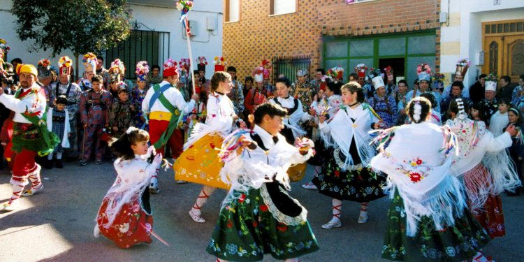 Almonacid del Marquesado, un pueblo ‘entregado’ a La Endiablada