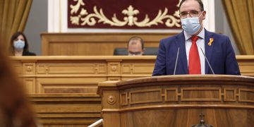 Prieto: “La Junta no puede vendernos que fomenta los servicios básicos cerrando consultorios y dejando a la provincia sin tren”