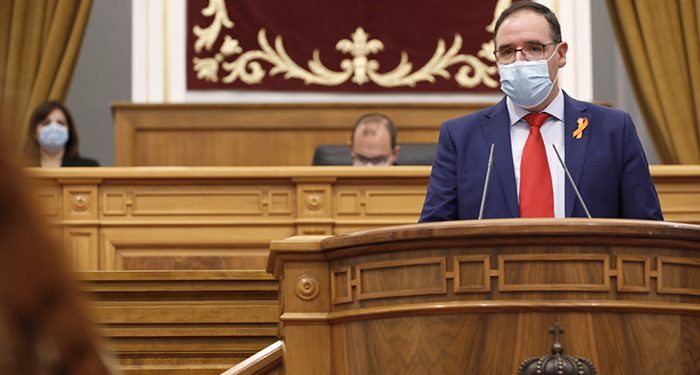 Prieto: “La Junta no puede vendernos que fomenta los servicios básicos cerrando consultorios y dejando a la provincia sin tren”