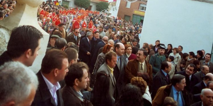 En Almonacid del Marquesado La Endiablada reza a golpe de cencerro