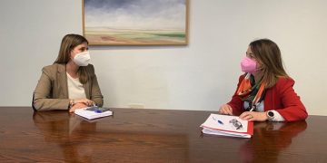 Carolina Agudo mantiene un encuentro con la portavoz del grupo popular en la Diputación de Cuenca, Clara Plaza