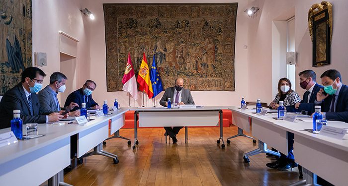 El Gobierno regional aborda con diputaciones y FEMP el Plan para captar los fondos europeos