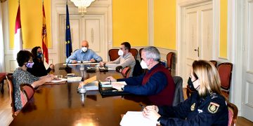 El subdelegado del Gobierno en Cuenca preside la reunión de evaluación del Plan Director de Centros Educativos