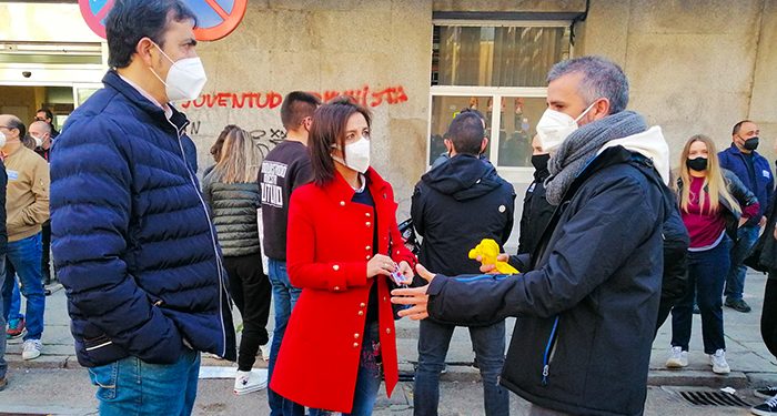 Luz Moya y José Ángel Gómez asisten a la manifestación organizada por los trabajadores de Siemens-Gamesa