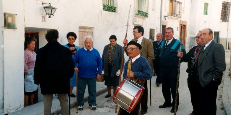 Carnaval de Gascueña. La Hermandad de Ánimas y del Santísimo recauda dinero para las Ánimas Benditas