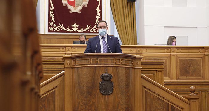 Prieto pide a la Junta que habilite espacios expositivos para los artistas regionales y presupuesto para recuperar patrimonio