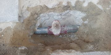 Continúan las mejoras en la red de distribución de agua en Cuenca este miércoles en la zona del final de la avenida Juan Carlos I