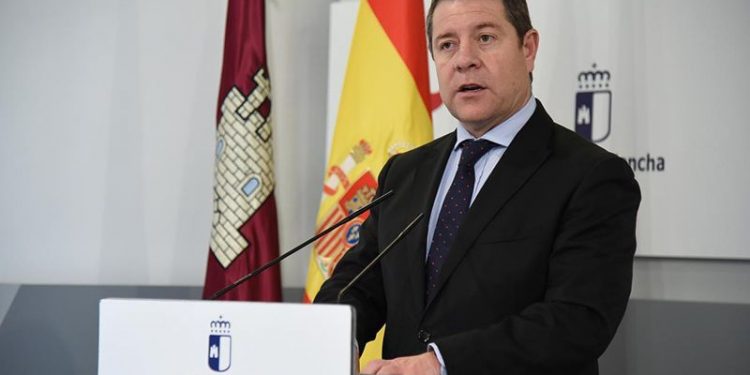 Page inaugura el arreglo de la CM-2100 entre Arcas y Tórtola y pone la primera piedra de un parque fotovoltaico en Altarejos