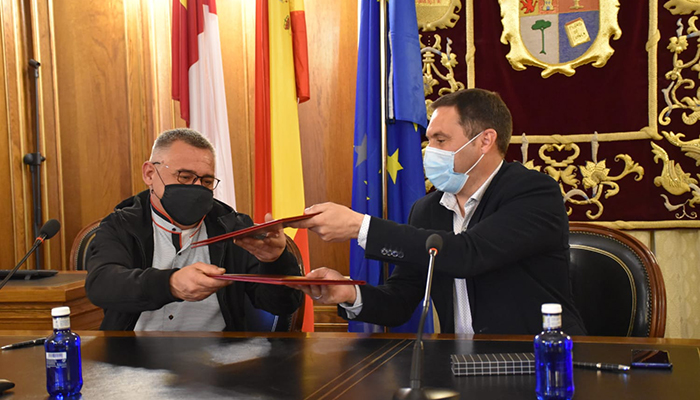 La Diputación de Cuenca y la Asociación de Artesanos Conquenses firman el convenio de cesión de la Casa del Curato