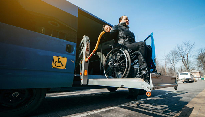La Junta destina más de 2,5 millones de euros en ayudas al transporte de personas con discapacidad y de jóvenes