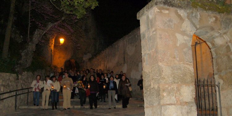 En el 2008, a 30 del abril cumplido, cantamos el Mayo a la Virgen de las Angustias en su ermita