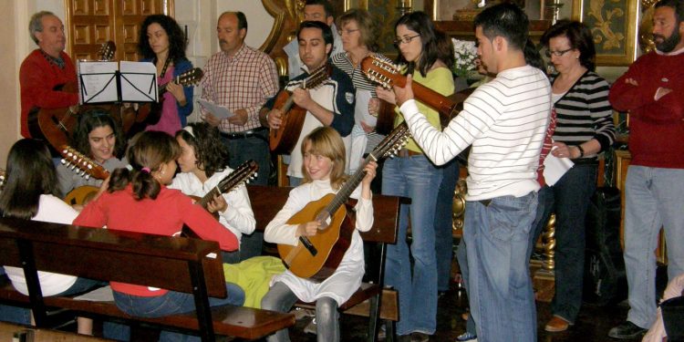 En el 2008, a 30 del abril cumplido, cantamos el Mayo a la Virgen de las Angustias en su ermita