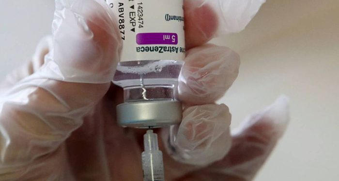 AstraZeneca prohibida a personas menores de 60 años