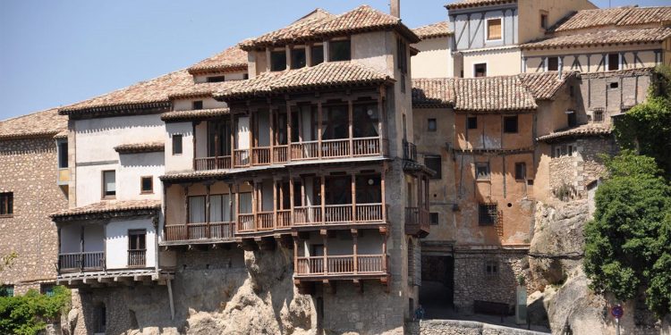El Grupo Socialista recuerda al PP que gestó el proyecto de remodelación de las Casas Colgadas en su legislatura sin incluir servicios básicos El Grupo Socialista recuerda al PP que gestó el proyecto de remodelación de las Casas Colgadas en su legislatura sin incluir servicios básicos
