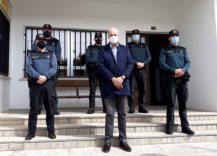 El subdelegado del Gobierno en Cuenca termina en el puesto de la Guardia Civil de Horcajo de Santiago su visita por todos los acuartelamientos de la provincia