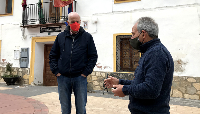 El subdelegado del Gobierno en Cuenca visita Huélamo y conoce las actuaciones del Camino Natural del Júcar