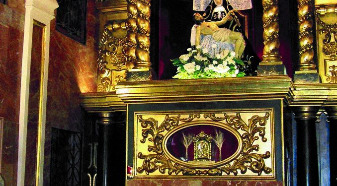 En el 2008, a 30 del abril cumplido, cantamos el Mayo a la Virgen de las Angustias en su ermita