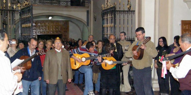 En el 2008, a 30 del abril cumplido, cantamos el Mayo a la Virgen de las Angustias en su ermita