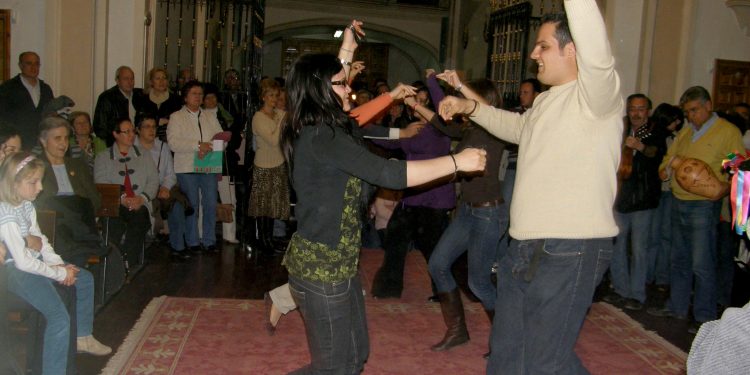 En el 2008, a 30 del abril cumplido, cantamos el Mayo a la Virgen de las Angustias en su ermita