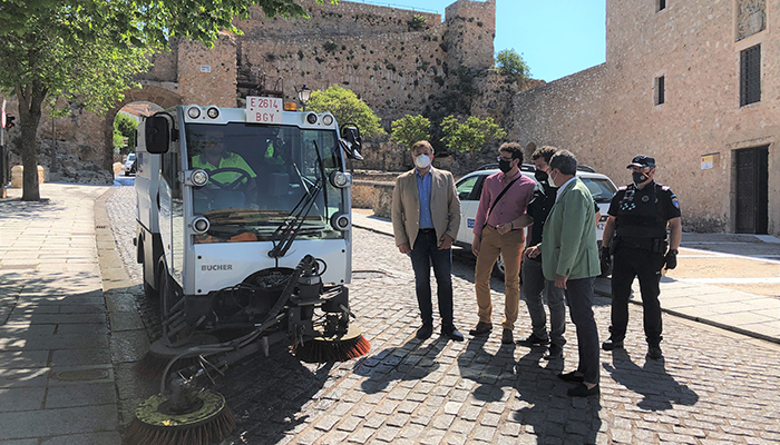 El II Plan de Limpieza Intensiva de Cuenca se inicia en el barrio del Castillo con 12 efectivos extras y tres vehículos