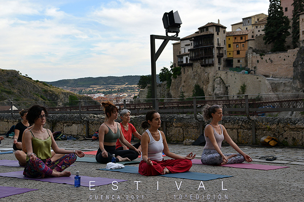 Estival Cuenca vuelve a disfrutar del yoga en un espacio único