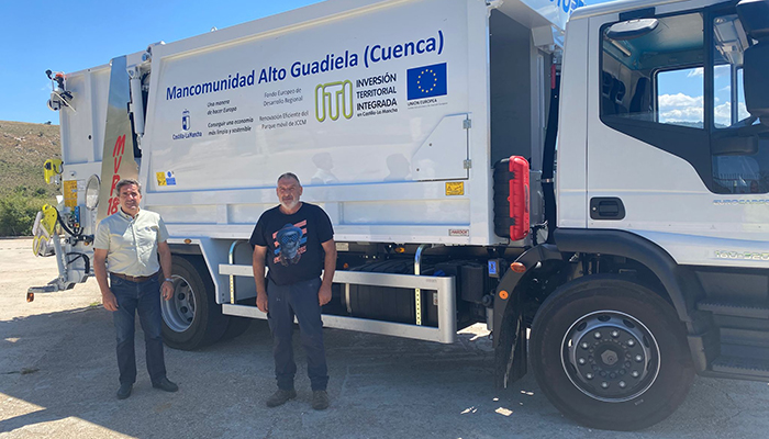 El Gobierno regional y la Mancomunidad Alto Guadiela financian un nuevo camión de recogida de residuos