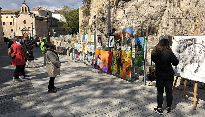 El Paseo del Arte de Cuenca cumple su primer aniversario y lo celebra con teatro y un taller infantil de pintura