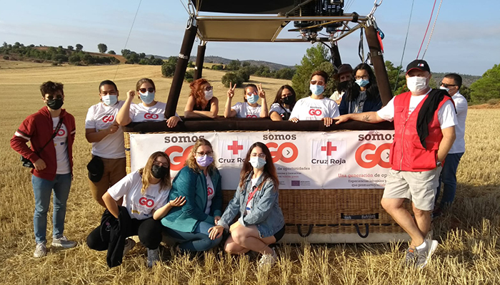 Cruz Roja Cuenca hace un viaje en globo con doce a jóvenes para visibilizar lo alto que puedes llegar si te lo propones