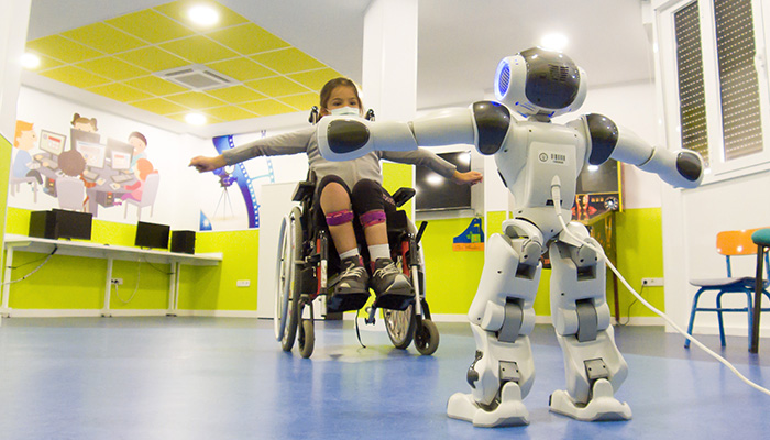 El Hospital Nacional de Parapléjicos experimenta con la robótica social aplicada a la neurorrehabilitación de niños con lesión medular