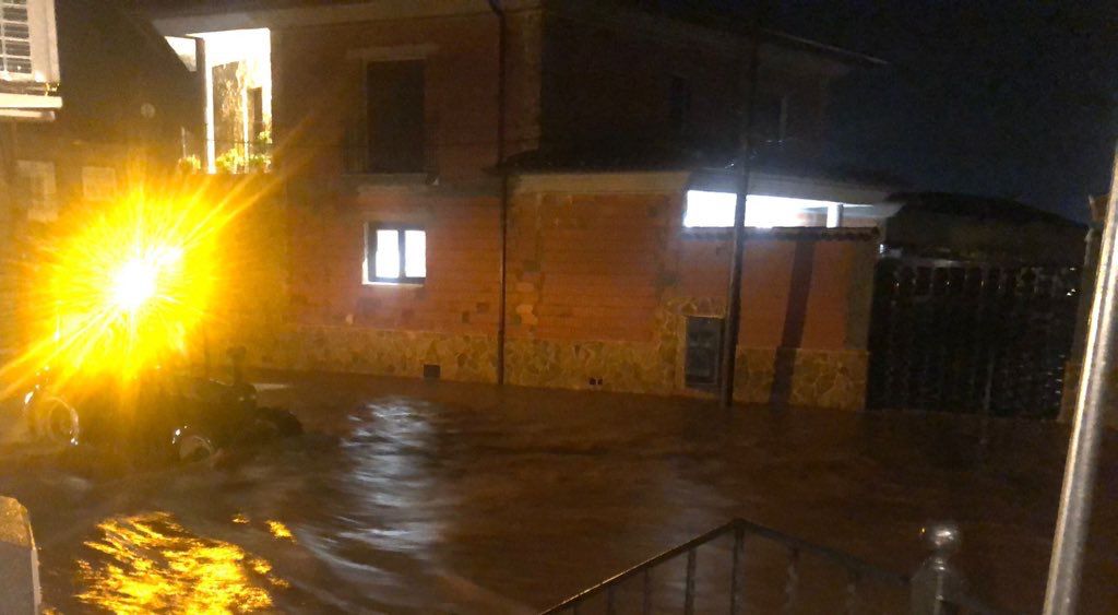 La Dana se ceba con Iniesta: vecinos desalojados y conductores atrapados por la tormenta