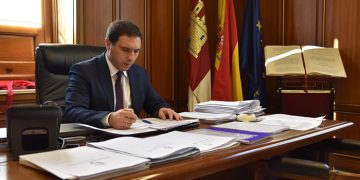 Martínez Chana firma la adquisición de la primera parcela del Parque Científico y Tecnológico de Economía Circular de Cuenca