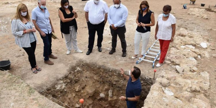 La campaña de investigación destapa en el yacimiento de Noheda un gran edificio de 800 metros cuadrados La campaña de investigación destapa en el yacimiento de Noheda un gran edificio de 800 metros cuadrados