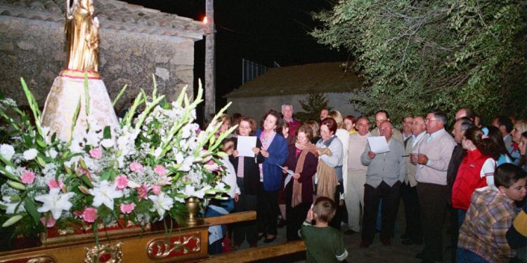 Año 2004. Los melgoseros rondaron a la Virgen del Pilar en vísperas