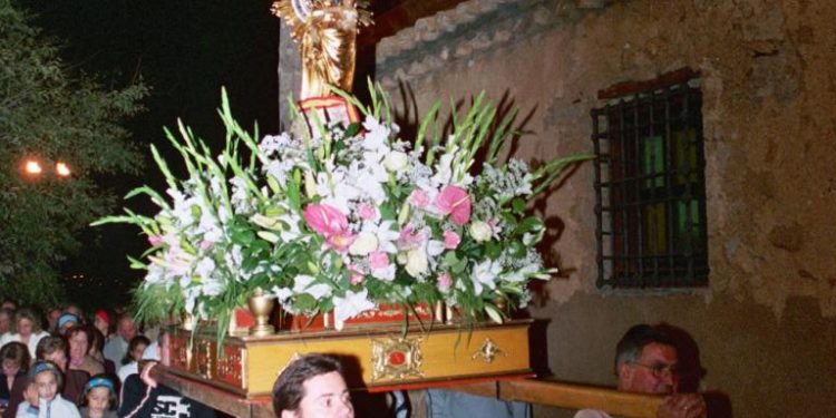 Año 2004. Los melgoseros rondaron a la Virgen del Pilar en vísperas