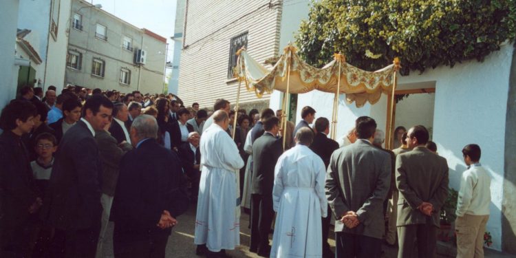 27 de octubre de 2001. Así celebró Fuentelespino de Haro su segundo Corpus