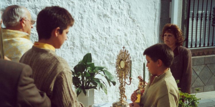 27 de octubre de 2001. Así celebró Fuentelespino de Haro su segundo Corpus