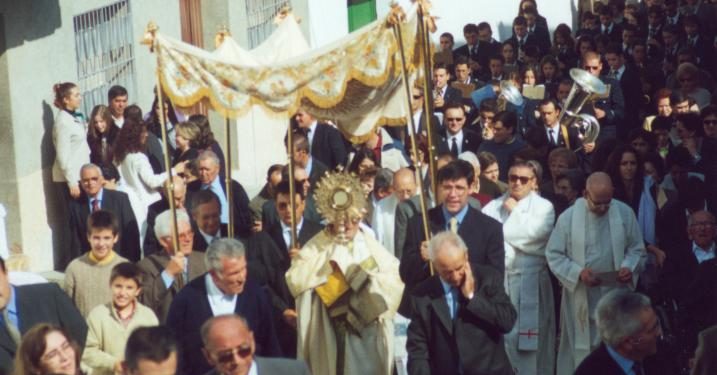 27 de octubre de 2001. Así celebró Fuentelespino de Haro su segundo Corpus