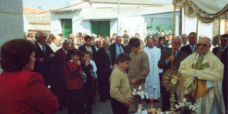 27 de octubre de 2001. Así celebró Fuentelespino de Haro su segundo Corpus