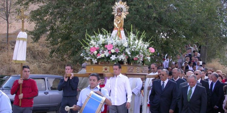 Año 2004. Los melgoseros rondaron a la Virgen del Pilar en vísperas