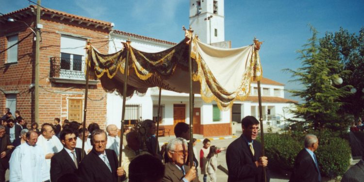 27 de octubre de 2001. Así celebró Fuentelespino de Haro su segundo Corpus