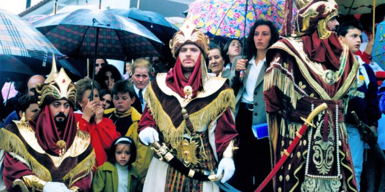 Valera de Abajo y los Dichos a la Virgen del Rosario en 1998
